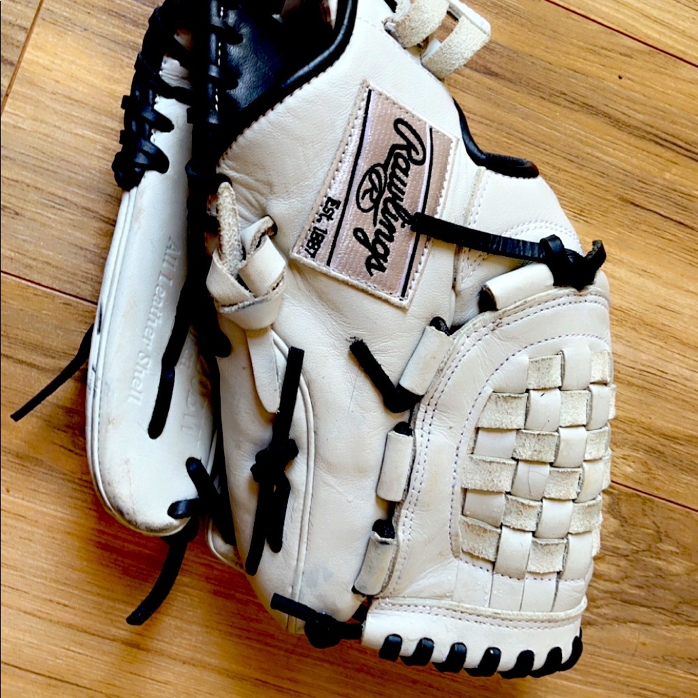White Rawlings Softball Glove